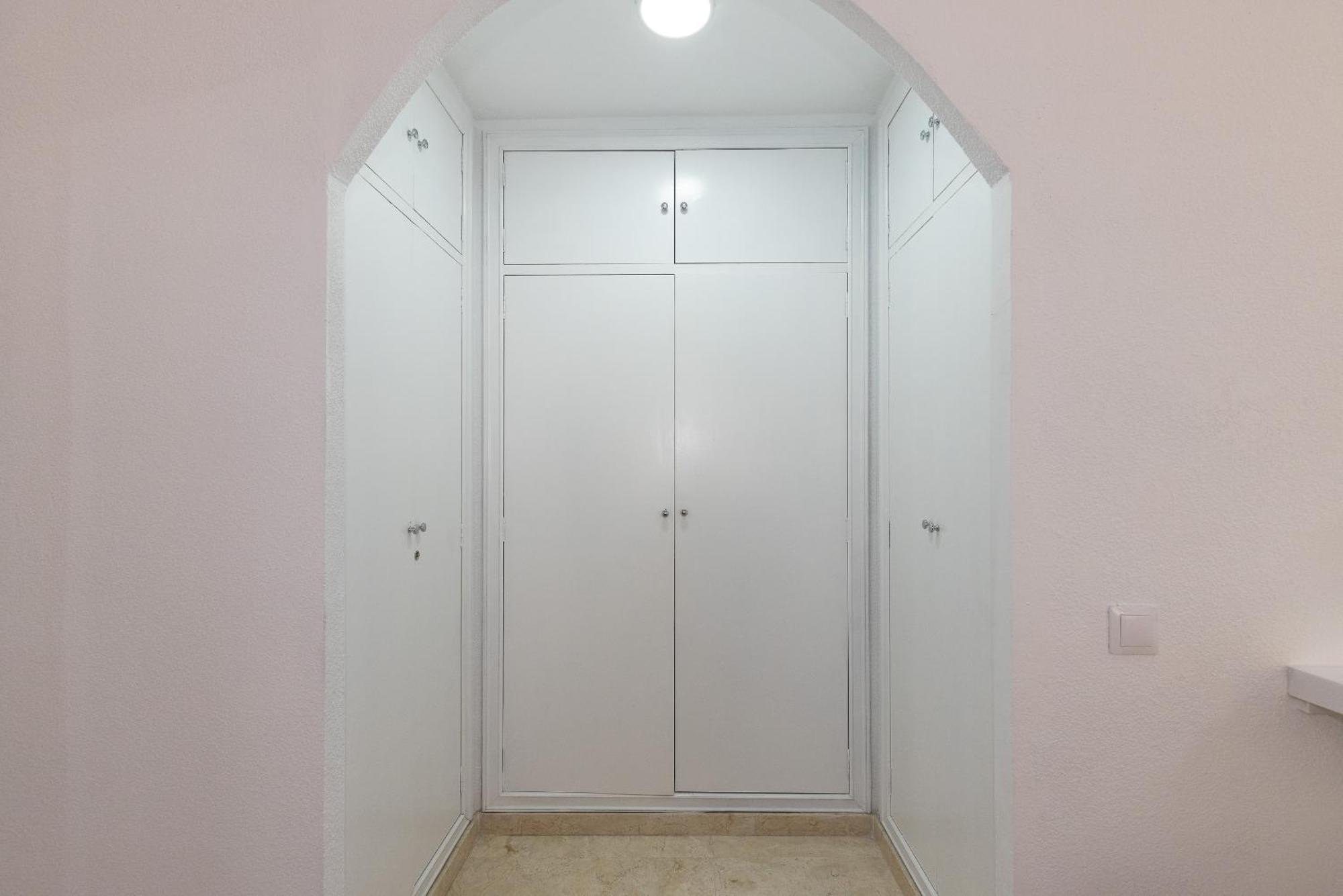 Uhc Michelangelo Apartments Салоу Номер фото